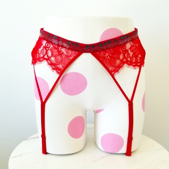 Victoria's Secret Very Sexy Cherry Bomb Shine Strap Thong & Garter Belt Set NWT - Picture 5 of 13